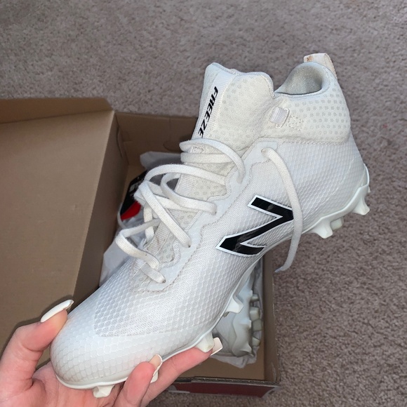 womens new balance lacrosse cleats
